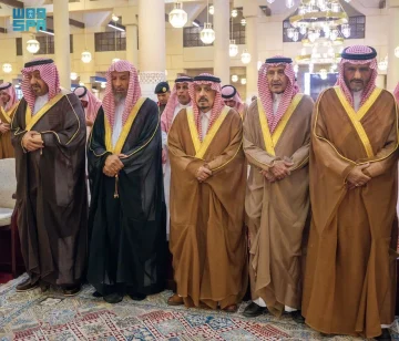 فيصل بن بندر يؤدي صلاة الميت على عبدالله بن مساعد …