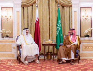 ولي العهد يلتقي أمير دولة قطر