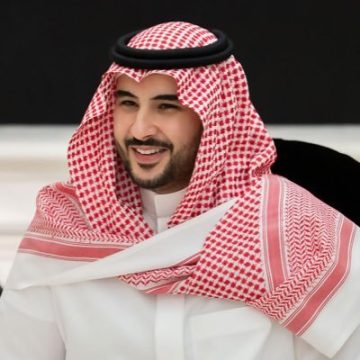 بتوجيه من القيادة.. خالد بن سلمان يلتقي رئيس الإما…